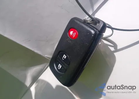 2011 Toyota Rav4 Limited z USA, uszkodzony, nr VIN 2T3DF4DV6BW086698